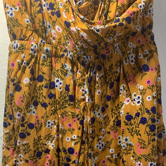 8 Birdies Romper size small yellow w/ tiny flowers - Picture 5 of 11